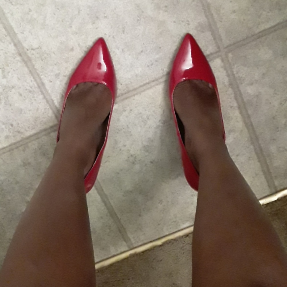 Red Pumps - Picture 5 of 6